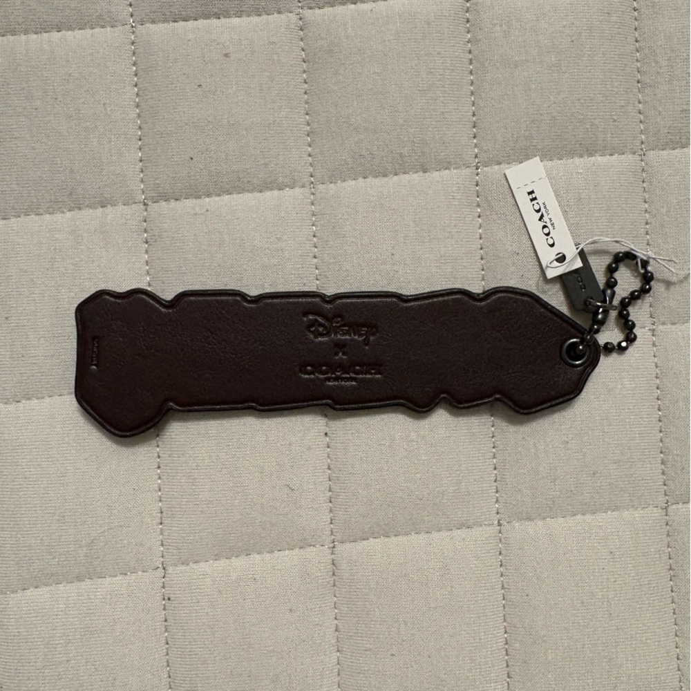 Coach x Disney - Snow Shite ‘Sneezy’ Keychain - Picture 2 of 2